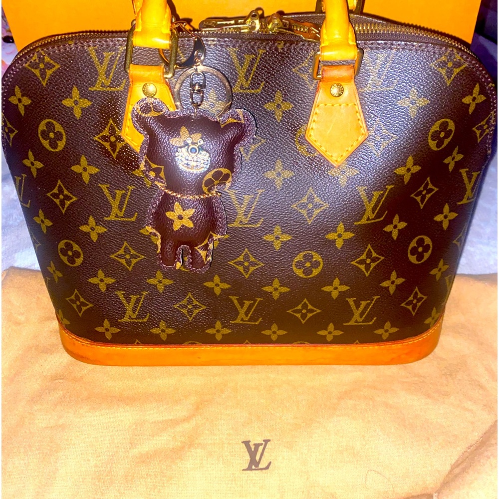 Beautiful 4 piece Alma LV